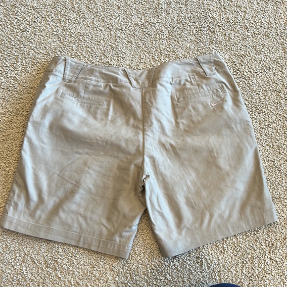 Nike Dri-fit golf shorts - Picture 2 of 3